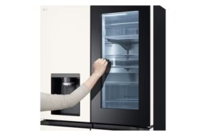 LG LG Black Glass InstaView Door-in-Door™ view 8